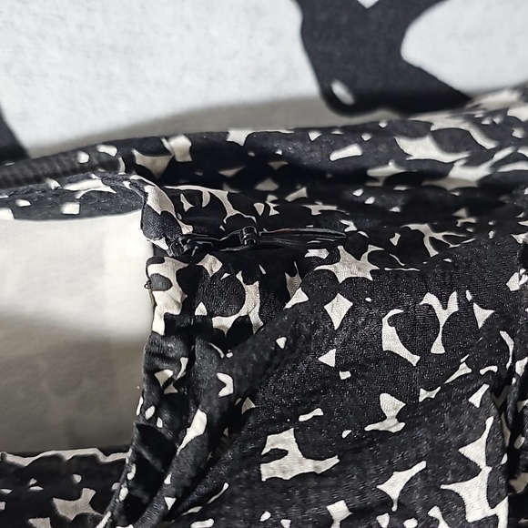 J. Crew Tiered Silk Blouse Sleeveless Top Size 8 - Picture 5 of 7